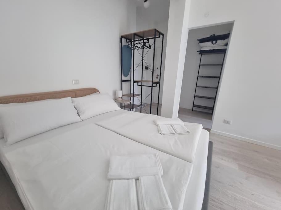 Milan New Apartment In Lively Central Area Екстериор снимка